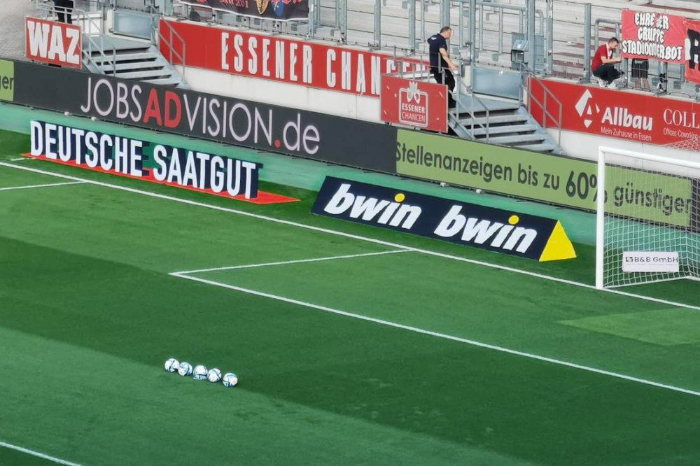 Deutsche Saatgut and Bwin 3D CamCarpets next to goal
