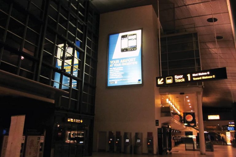 Printed Banners & Hoarding Backlit Airport Advertising
